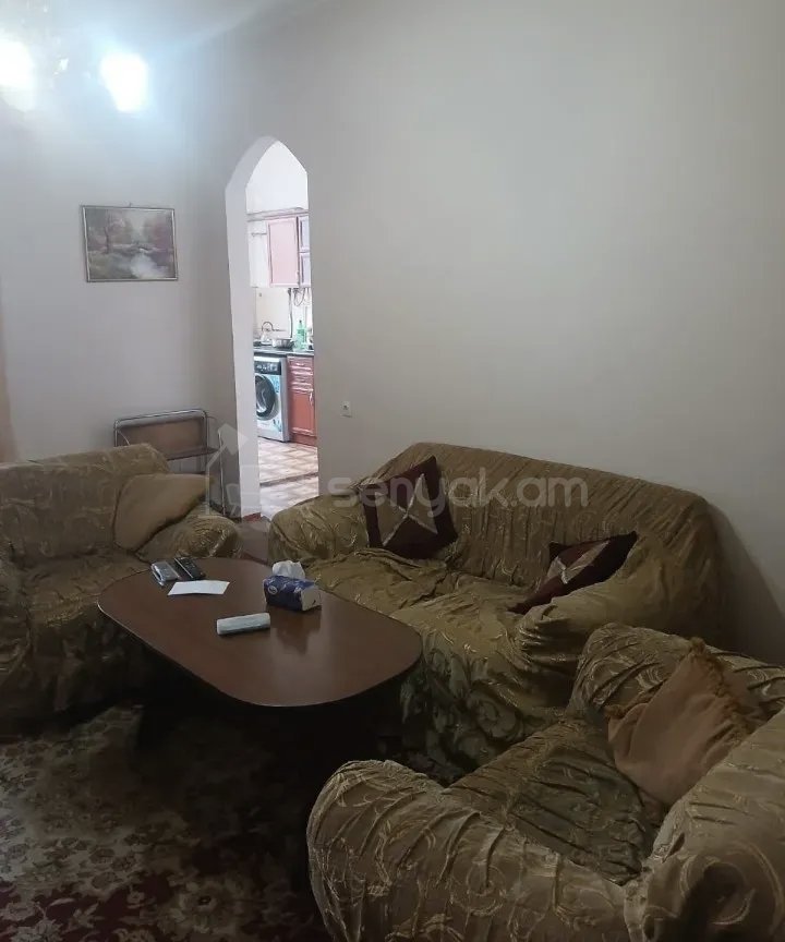 3 Սենյականոց Բնակարան Քարե Շենքում, 56քմ, 3/5 հարկ, Նորմալ Վիճակում, Կահավորված