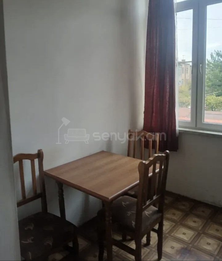 3 Սենյականոց Բնակարան Քարե Շենքում, 56քմ, 3/5 հարկ, Նորմալ Վիճակում, Կահավորված