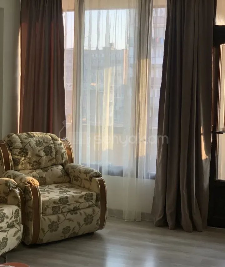 2 Սենյականոց Բնակարան Քարե Շենքում, 56քմ, 3/5 հարկ, Նորմալ Վիճակում, Կահավորված