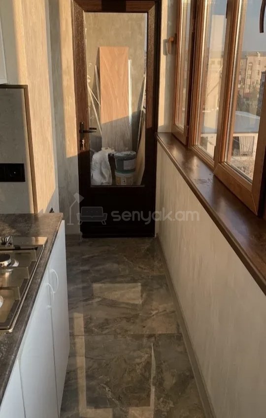 2 Սենյականոց Բնակարան Քարե Շենքում, 56քմ, 3/5 հարկ, Նորմալ Վիճակում, Կահավորված