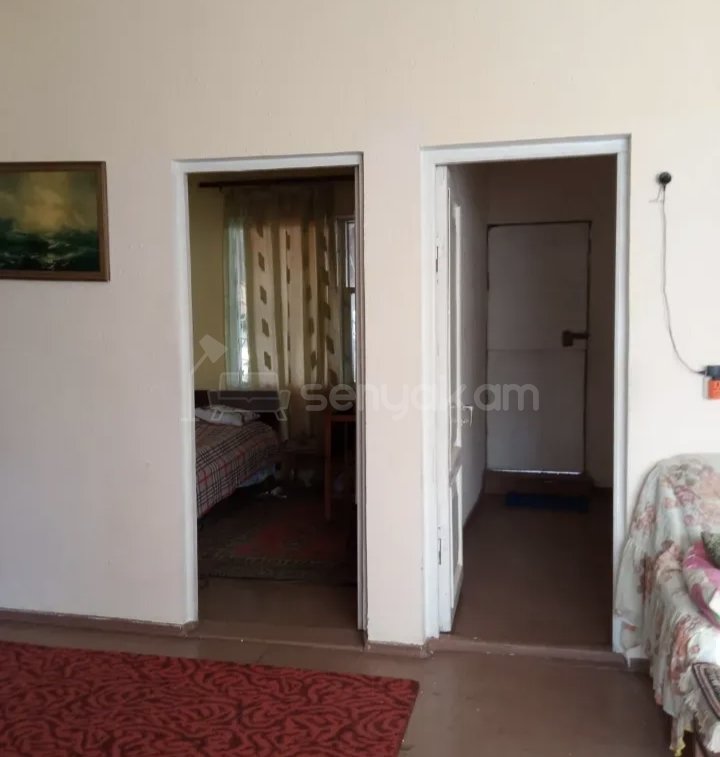 3 Սենյականոց Բնակարան Քարե Շենքում, 84քմ, 2/2 հարկ, Նորմալ Վիճակում, Կահավորված