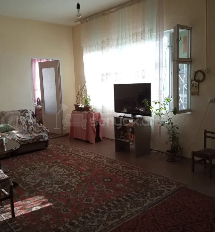 3 Սենյականոց Բնակարան Քարե Շենքում, 84քմ, 2/2 հարկ, Նորմալ Վիճակում, Կահավորված