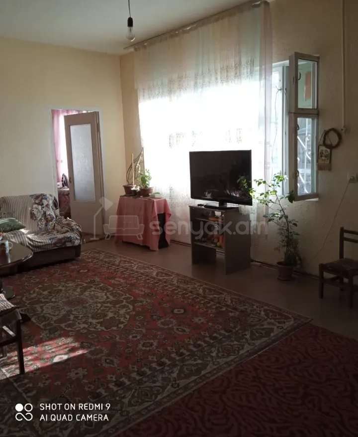 3 Սենյականոց Բնակարան Քարե Շենքում, 84քմ, 2/2 հարկ, Նորմալ Վիճակում, Կահավորված