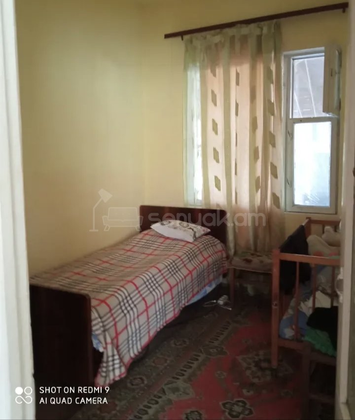 3 Սենյականոց Բնակարան Քարե Շենքում, 84քմ, 2/2 հարկ, Նորմալ Վիճակում, Կահավորված