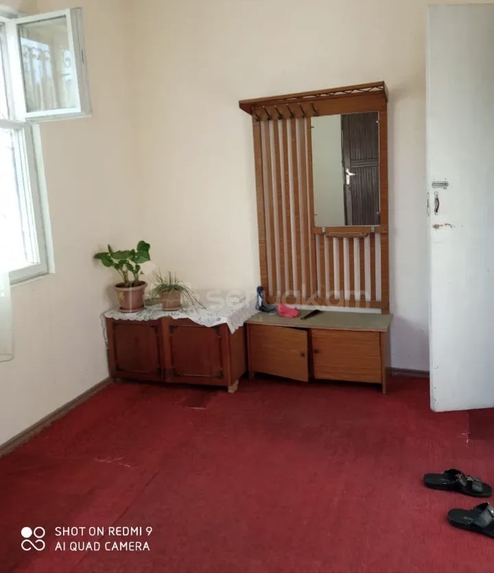 3 Սենյականոց Բնակարան Քարե Շենքում, 84քմ, 2/2 հարկ, Նորմալ Վիճակում, Կահավորված