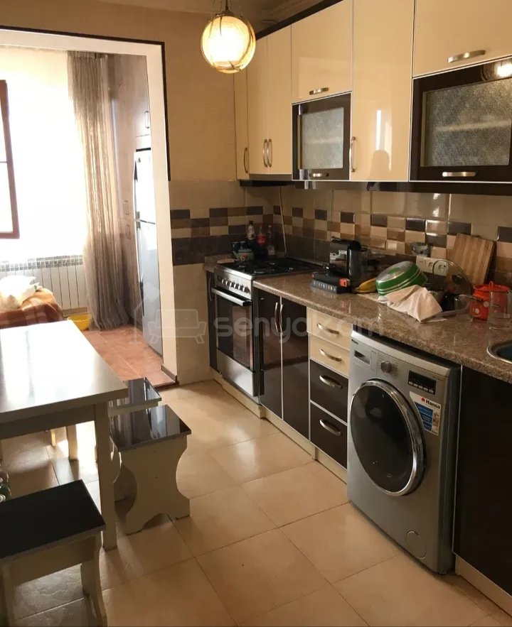 1 Սենյականոց Բնակարան Քարե Շենքում, 52քմ, 4/5 հարկ, Կապիտալ Վերանորոգված, Կահավորված