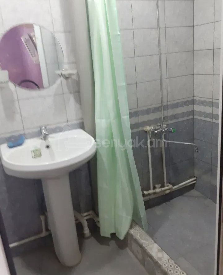 2 Սենյականոց Բնակարան Քարե Շենքում, 52քմ, 2/4 հարկ, Կապիտալ Վերանորոգված, Կահավորված