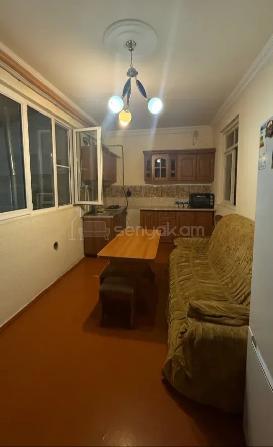 2 Սենյականոց Բնակարան Քարե Շենքում, 45քմ, 2/2 հարկ, Նորմալ Վիճակում, Կահավորված