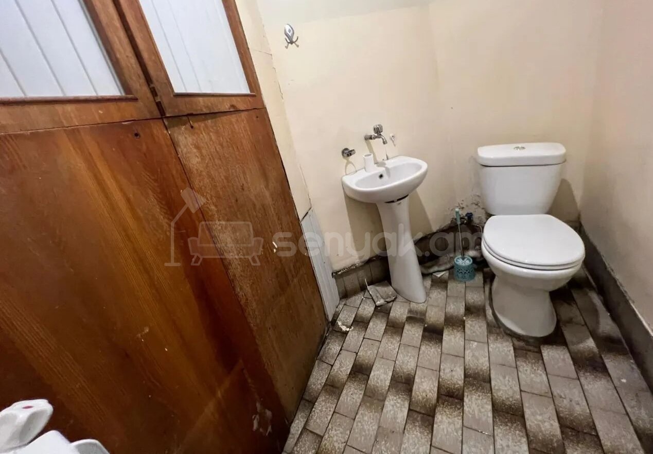 3 Սենյականոց Բնակարան Քարե Շենքում, 100քմ, 1/3 հարկ, Կոսմետիկ Վերանորոգված, Կահավորված