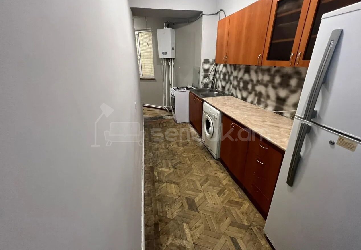 3 Սենյականոց Բնակարան Քարե Շենքում, 100քմ, 1/3 հարկ, Կոսմետիկ Վերանորոգված, Կահավորված