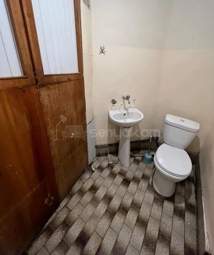 3 Սենյականոց Բնակարան Քարե Շենքում, 100քմ, 1/3 հարկ, Կոսմետիկ Վերանորոգված, Կահավորված