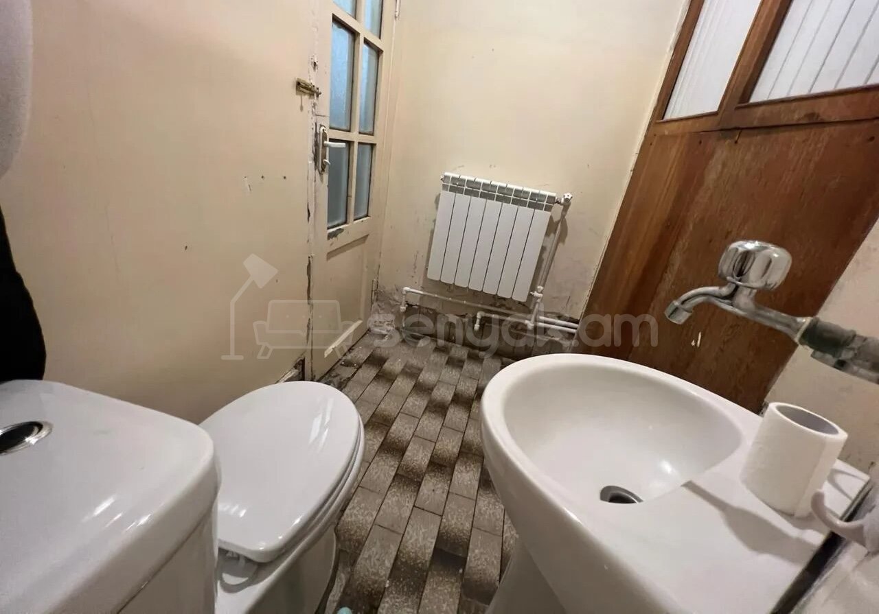 3 Սենյականոց Բնակարան Քարե Շենքում, 100քմ, 1/3 հարկ, Կոսմետիկ Վերանորոգված, Կահավորված