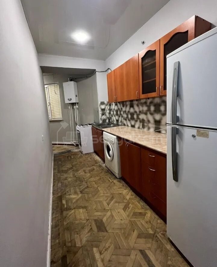 3 Սենյականոց Բնակարան Քարե Շենքում, 100քմ, 1/3 հարկ, Կոսմետիկ Վերանորոգված, Կահավորված