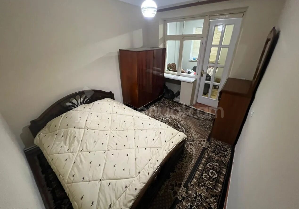 3 Սենյականոց Բնակարան Քարե Շենքում, 100քմ, 1/3 հարկ, Կոսմետիկ Վերանորոգված, Կահավորված