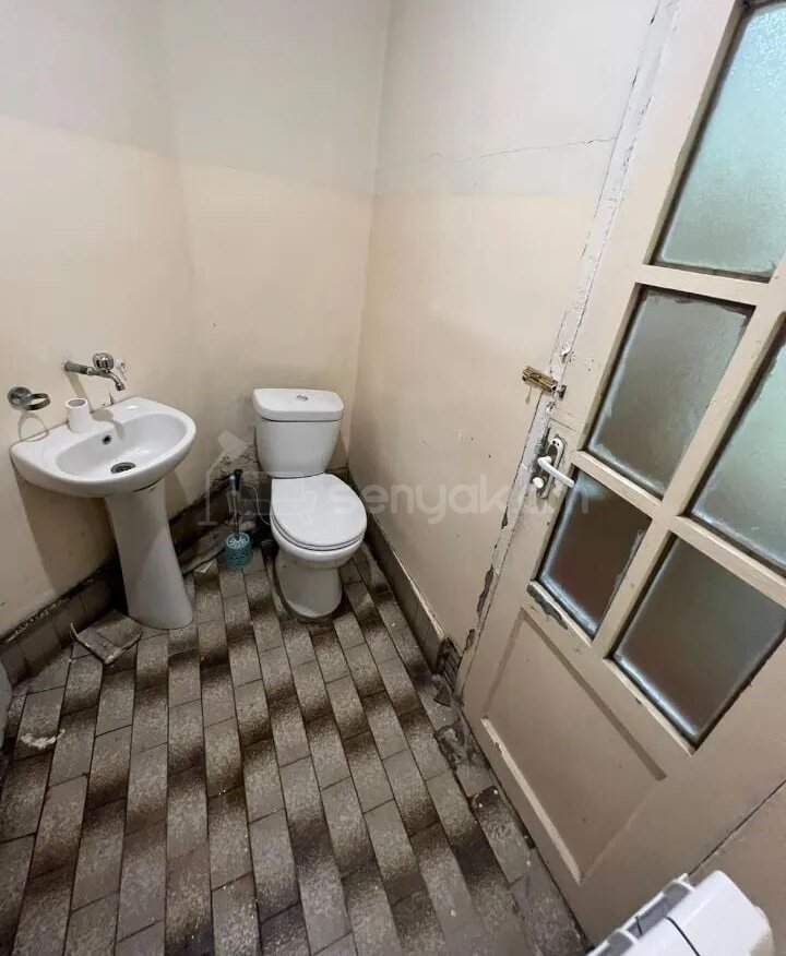 3 Սենյականոց Բնակարան Քարե Շենքում, 100քմ, 1/3 հարկ, Կոսմետիկ Վերանորոգված, Կահավորված