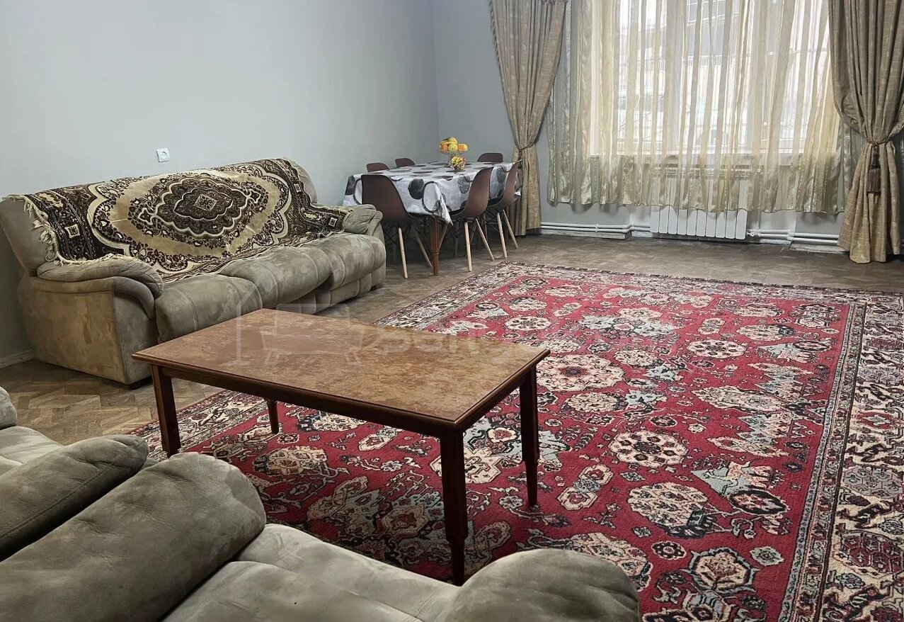 3 Սենյականոց Բնակարան Քարե Շենքում, 100քմ, 1/3 հարկ, Կոսմետիկ Վերանորոգված, Կահավորված