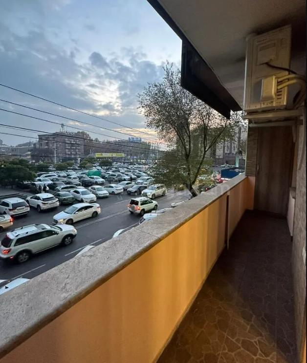 2 Սենյականոց Բնակարան, 50քմ, 2/9 հարկ, Կապիտալ Վերանորոգված, Կահավորված, Արևկող