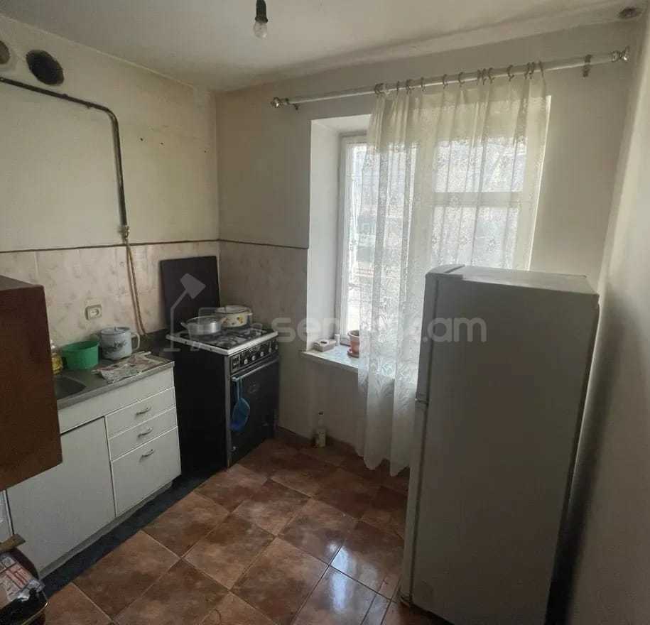 2 Սենյականոց Բնակարան Քարե Շենքում, 48քմ, 4/5 հարկ, Պետական Վիճակում