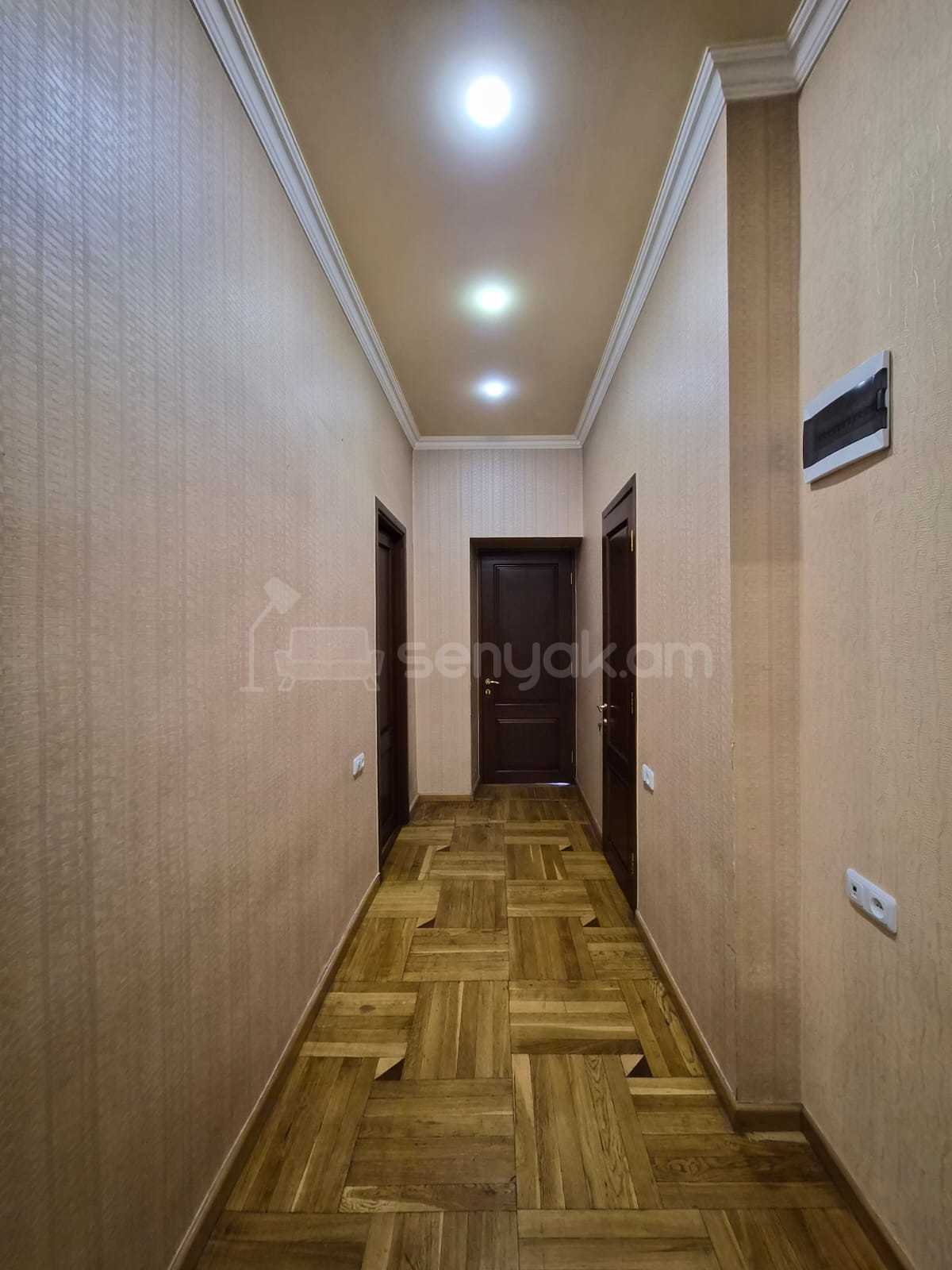 3 Սենյականոց Բնակարան Քարե Շենքում, 72քմ, 3/5 հարկ, Նորմալ Վիճակում