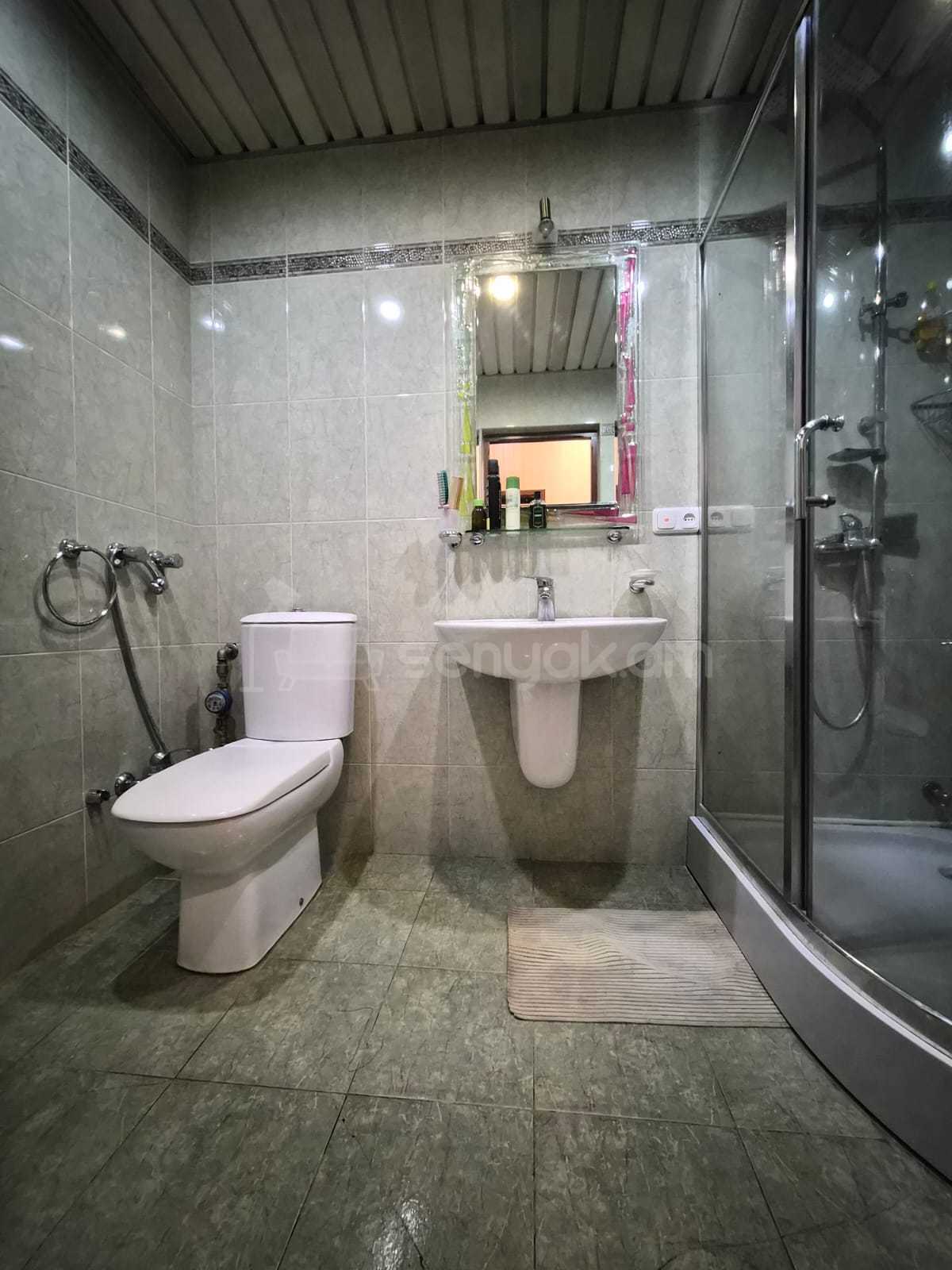 3 Սենյականոց Բնակարան Քարե Շենքում, 72քմ, 3/5 հարկ, Նորմալ Վիճակում