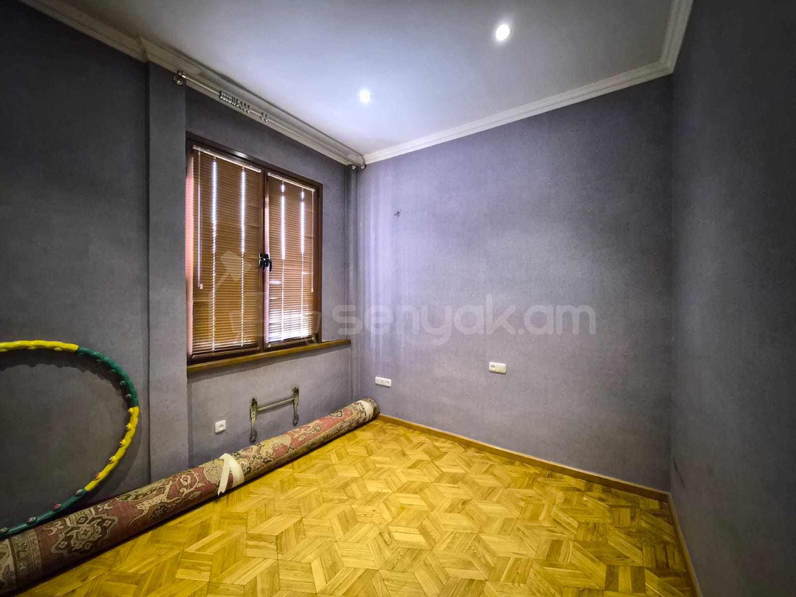 3 Սենյականոց Բնակարան Քարե Շենքում, 72քմ, 3/5 հարկ, Նորմալ Վիճակում