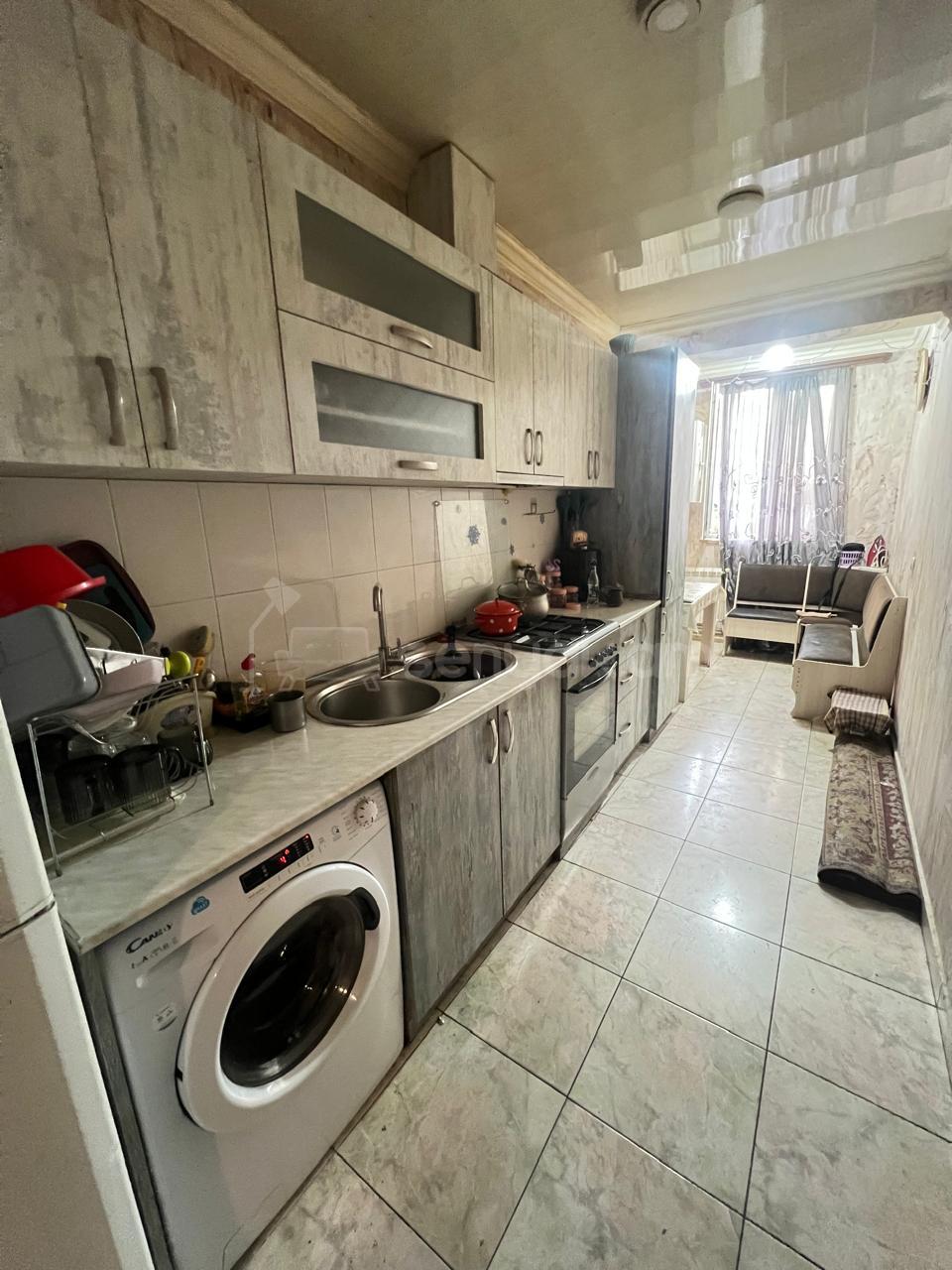 3 Սենյականոց Բնակարան Քարե Շենքում, 80քմ, 1/5 հարկ, Կապիտալ Վերանորոգված