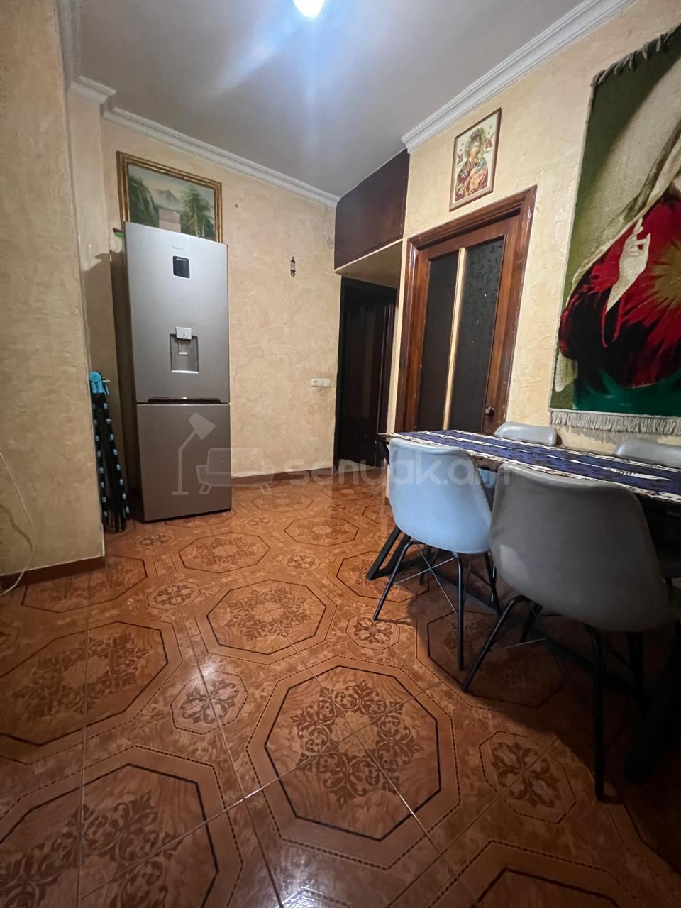 3 Սենյականոց Բնակարան Քարե Շենքում, 80քմ, 1/5 հարկ, Կապիտալ Վերանորոգված