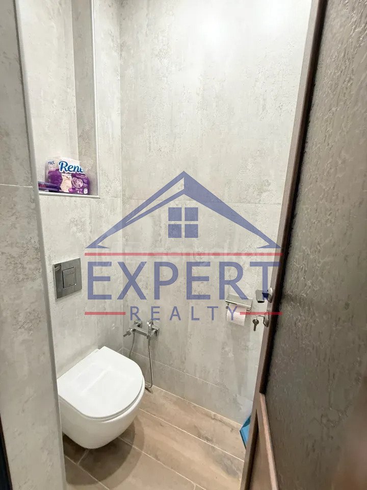 3 Սենյականոց Բնակարան Քարե Շենքում, 98քմ, 5/5 հարկ, Նորմալ Վիճակում, Կահավորված, Արևկող