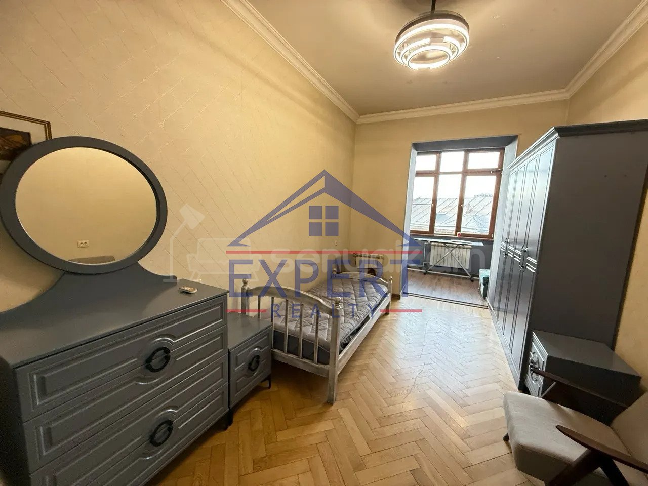 3 Սենյականոց Բնակարան Քարե Շենքում, 98քմ, 5/5 հարկ, Նորմալ Վիճակում, Կահավորված, Արևկող