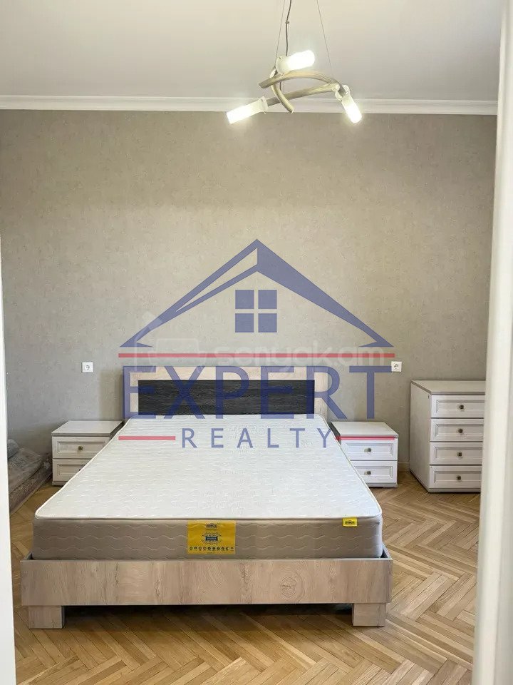 3 Սենյականոց Բնակարան Քարե Շենքում, 98քմ, 5/5 հարկ, Նորմալ Վիճակում, Կահավորված, Արևկող