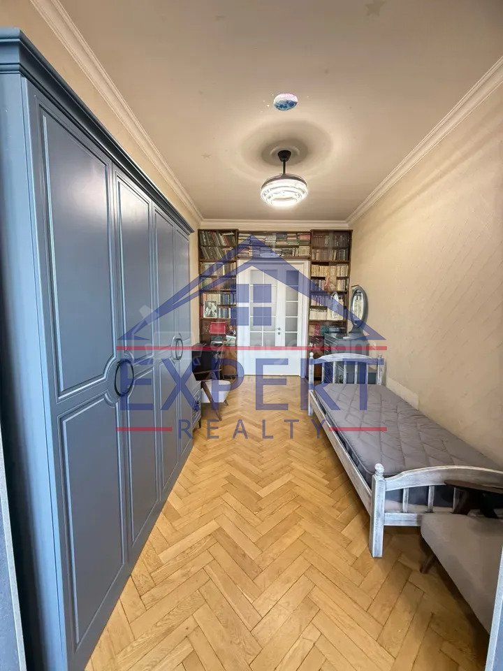 3 Սենյականոց Բնակարան Քարե Շենքում, 98քմ, 5/5 հարկ, Նորմալ Վիճակում, Կահավորված, Արևկող