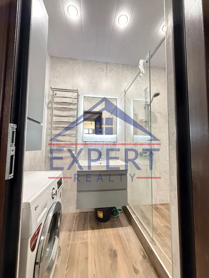 3 Սենյականոց Բնակարան Քարե Շենքում, 98քմ, 5/5 հարկ, Նորմալ Վիճակում, Կահավորված, Արևկող