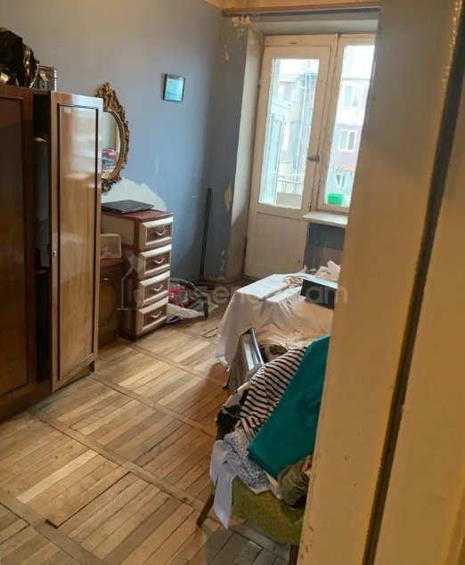 3 Սենյականոց Բնակարան Քարե Շենքում, 95քմ, 5/5 հարկ, Պետական Վիճակում