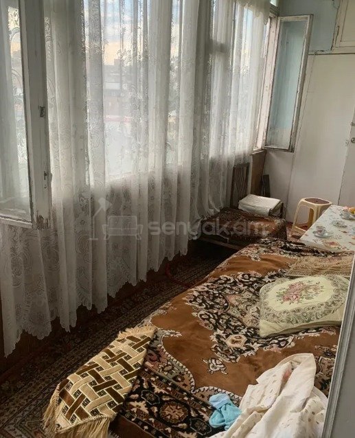 3 Սենյականոց Բնակարան Քարե Շենքում, 95քմ, 5/5 հարկ, Պետական Վիճակում