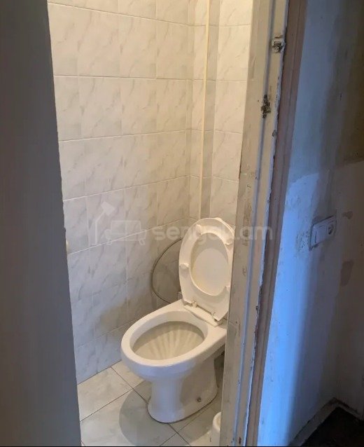 3 Սենյականոց Բնակարան Քարե Շենքում, 95քմ, 5/5 հարկ, Պետական Վիճակում