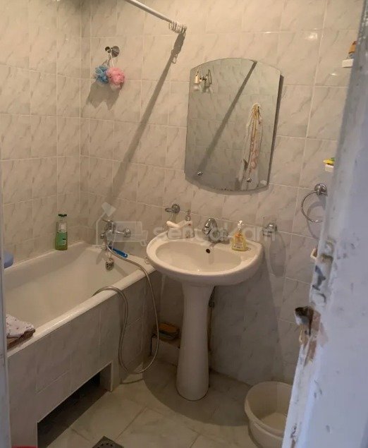 3 Սենյականոց Բնակարան Քարե Շենքում, 95քմ, 5/5 հարկ, Պետական Վիճակում