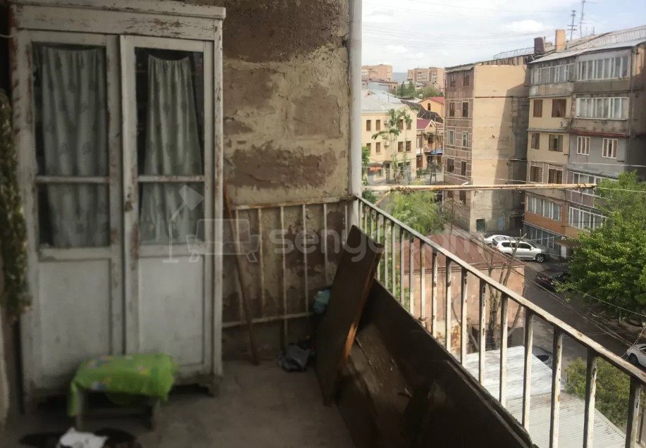 3 Սենյականոց Բնակարան Քարե Շենքում, 95քմ, 5/5 հարկ, Պետական Վիճակում