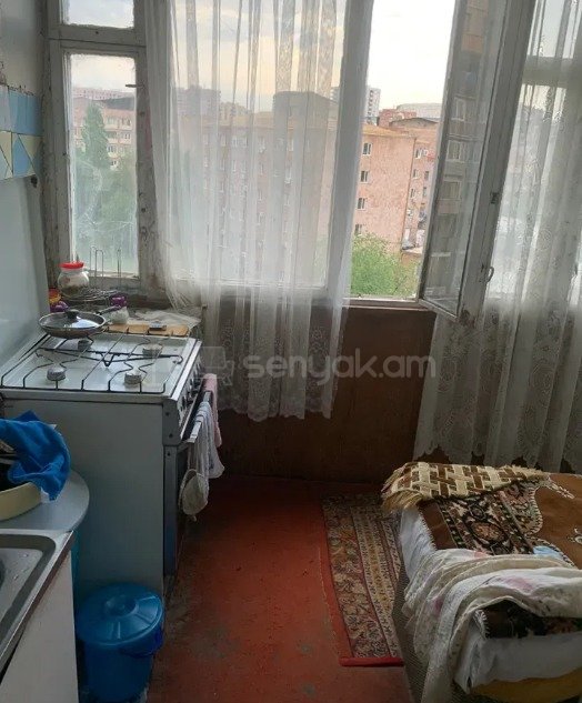 3 Սենյականոց Բնակարան Քարե Շենքում, 95քմ, 5/5 հարկ, Պետական Վիճակում