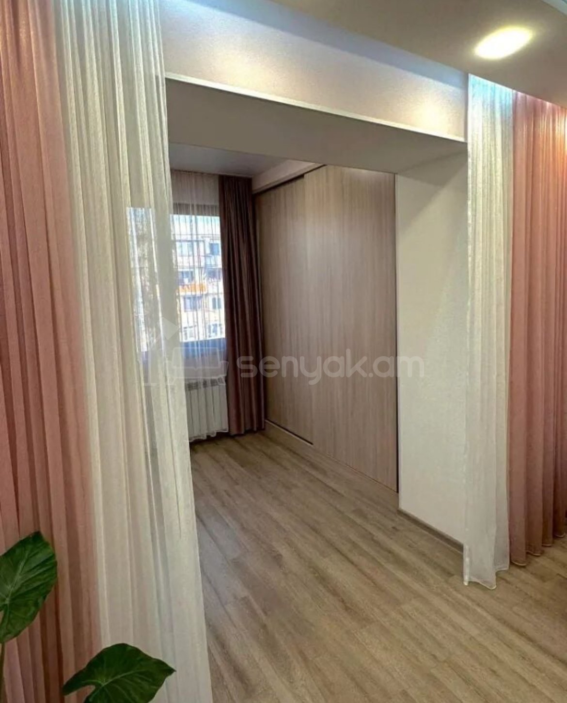 3 Սենյականոց Բնակարան Քարե Շենքում, 75քմ, 5/5 հարկ, Կապիտալ Վերանորոգված