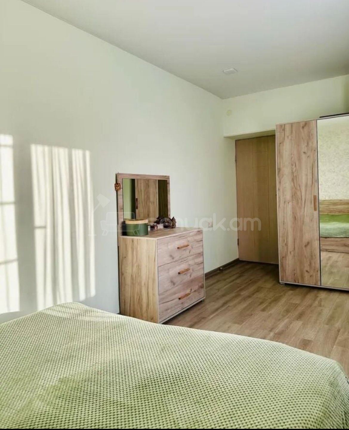 3 Սենյականոց Բնակարան Քարե Շենքում, 75քմ, 5/5 հարկ, Կապիտալ Վերանորոգված