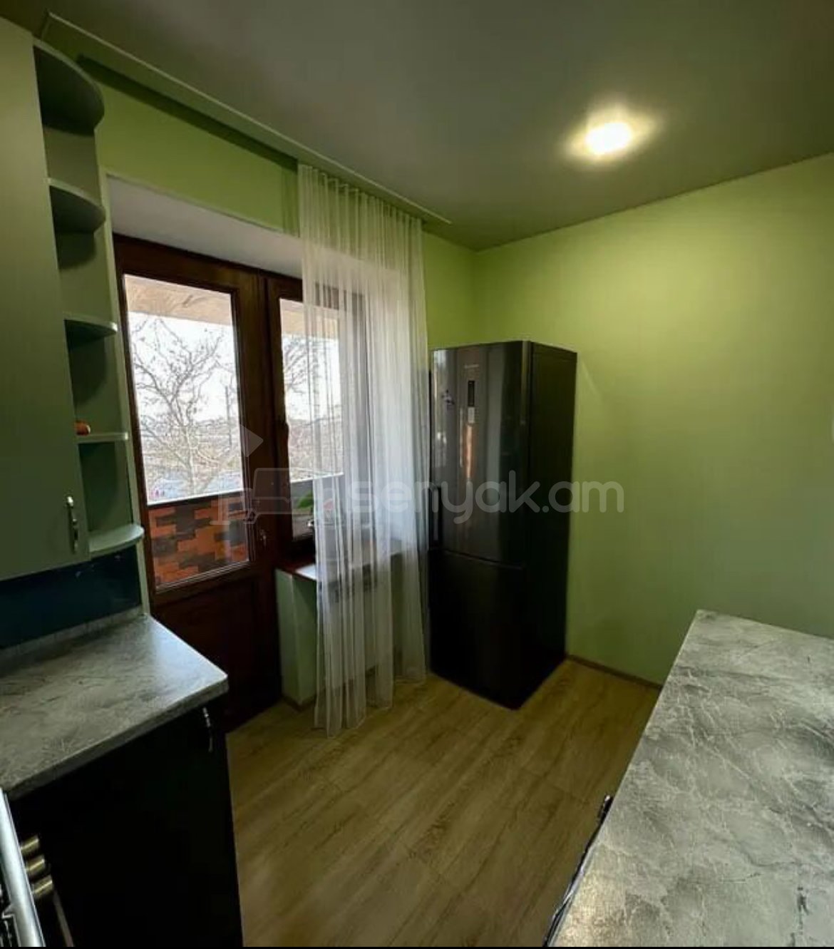 3 Սենյականոց Բնակարան Քարե Շենքում, 75քմ, 5/5 հարկ, Կապիտալ Վերանորոգված