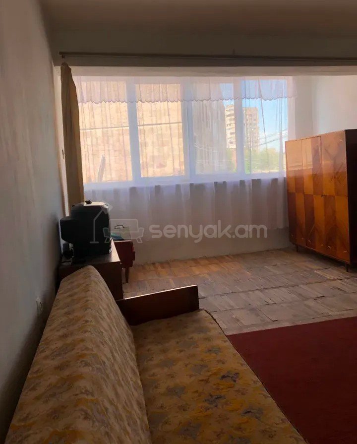 1 Սենյականոց Բնակարան Քարե Շենքում, 48քմ, 2/5 հարկ, Նորմալ Վիճակում, Կահավորված, Արևկող