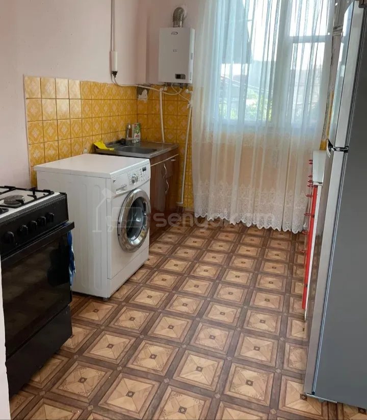 3 Սենյականոց Բնակարան Քարե Շենքում, 58քմ, 2/2 հարկ, Նորմալ Վիճակում, Կահավորված, Արևկող