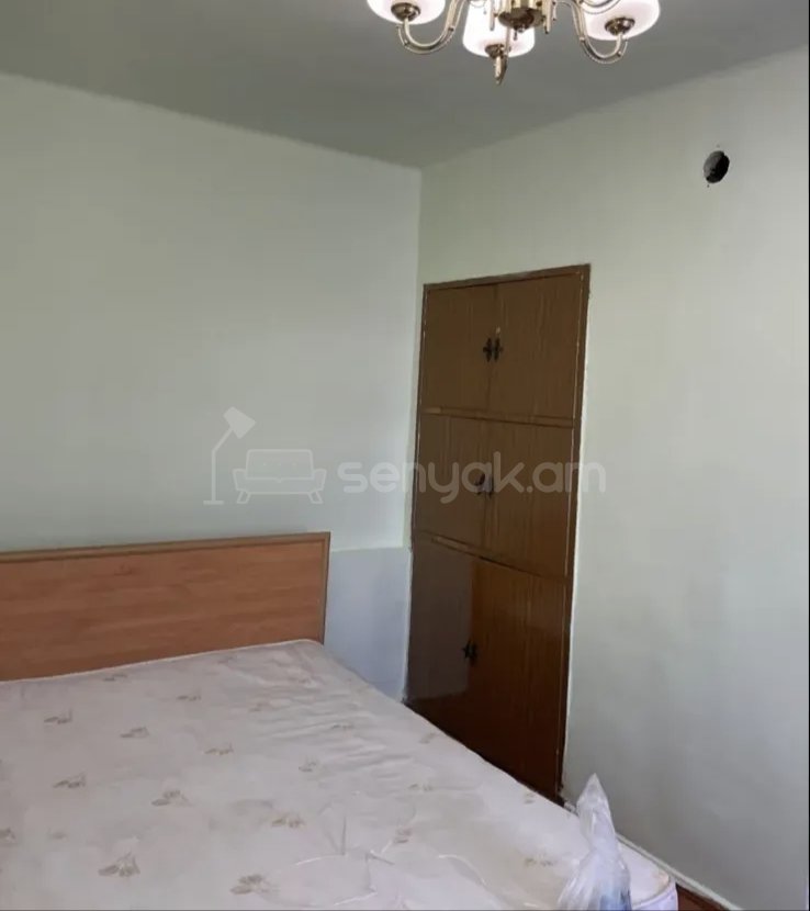 3 Սենյականոց Բնակարան Քարե Շենքում, 58քմ, 2/2 հարկ, Նորմալ Վիճակում, Կահավորված, Արևկող