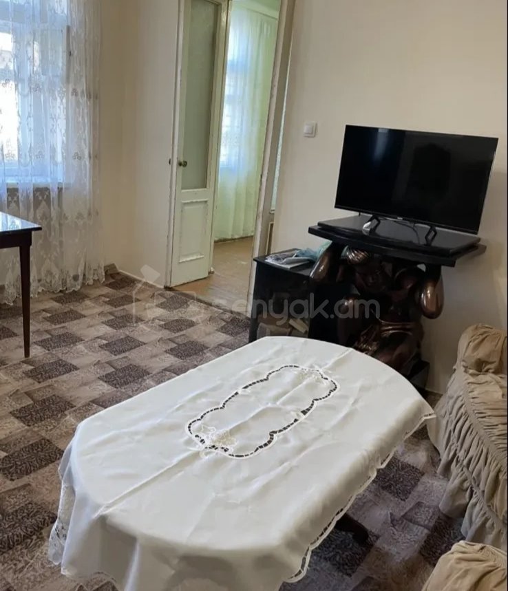 3 Սենյականոց Բնակարան Քարե Շենքում, 58քմ, 2/2 հարկ, Նորմալ Վիճակում, Կահավորված, Արևկող