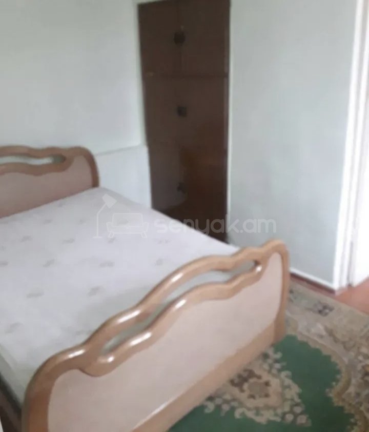 3 Սենյականոց Բնակարան Քարե Շենքում, 58քմ, 2/2 հարկ, Նորմալ Վիճակում, Կահավորված, Արևկող