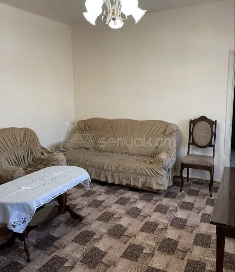 3 Սենյականոց Բնակարան Քարե Շենքում, 58քմ, 2/2 հարկ, Նորմալ Վիճակում, Կահավորված, Արևկող