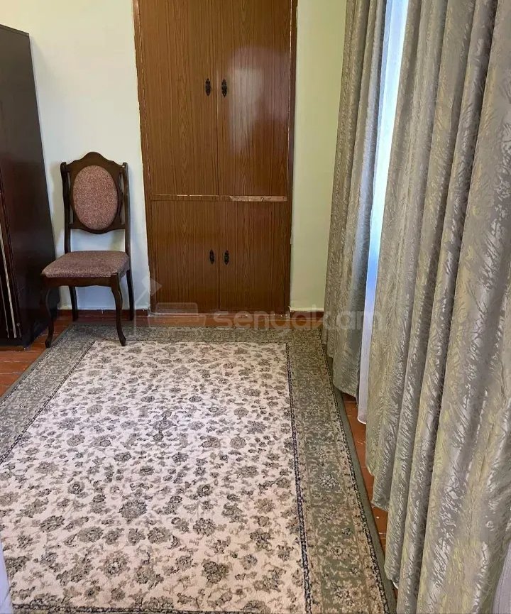 3 Սենյականոց Բնակարան Քարե Շենքում, 58քմ, 2/2 հարկ, Նորմալ Վիճակում, Կահավորված, Արևկող