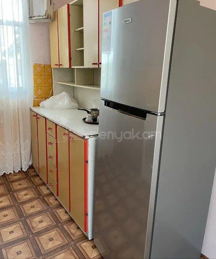 3 Սենյականոց Բնակարան Քարե Շենքում, 58քմ, 2/2 հարկ, Նորմալ Վիճակում, Կահավորված, Արևկող