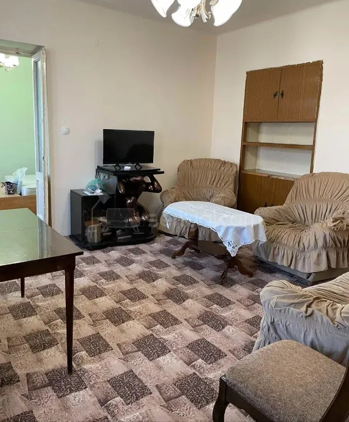 3 Սենյականոց Բնակարան Քարե Շենքում, 58քմ, 2/2 հարկ, Նորմալ Վիճակում, Կահավորված, Արևկող